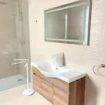 Apartment, Few Steps From Ghadira Bay Apartman *