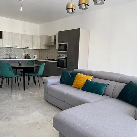 Apartment, Few Steps From Ghadira Bay *