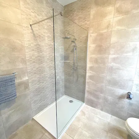 Apartment, Few Steps From Ghadira Bay