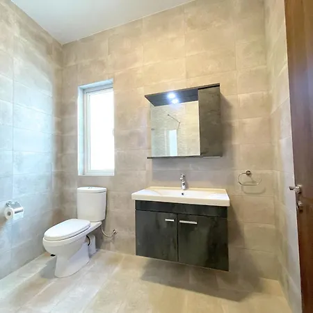 Apartment, Few Steps From Ghadira Bay *