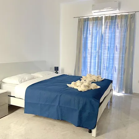 Apartment, Few Steps From Ghadira Bay アパート