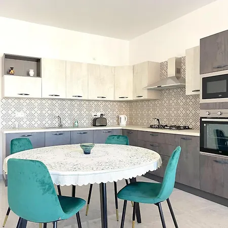 アパート Apartment, Few Steps From Ghadira Bay *