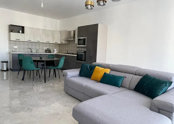 Apartment, Few Steps From Ghadira Bay *