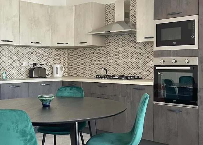 Apartment, Few Steps From Ghadira Bay