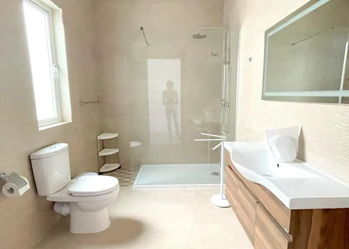 公寓 Apartment, Few Steps From Ghadira Bay