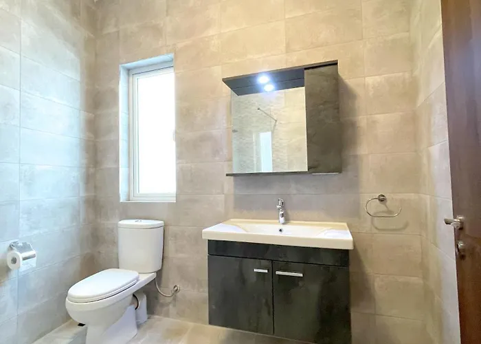 Apartment, Few Steps From Ghadira Bay *